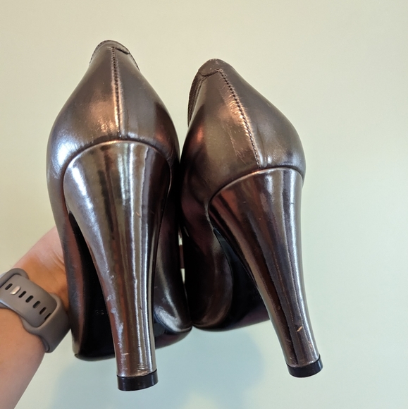 Marc by Marc Jacobs Heels Auth Metallic Silver Platinum Pumps Size 39 - Picture 8 of 9
